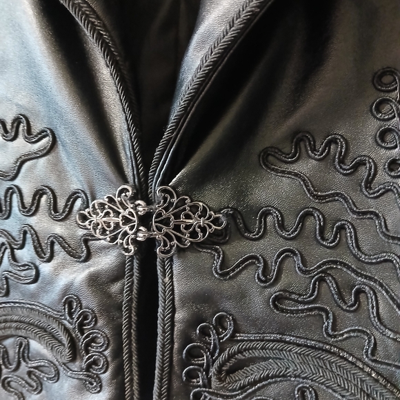 Fabulous detailed jacket - Picture 4 of 6